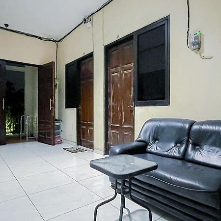 Reddoorz At Graha 99 Simomulyo Hotel Surabaya Kültér fotó