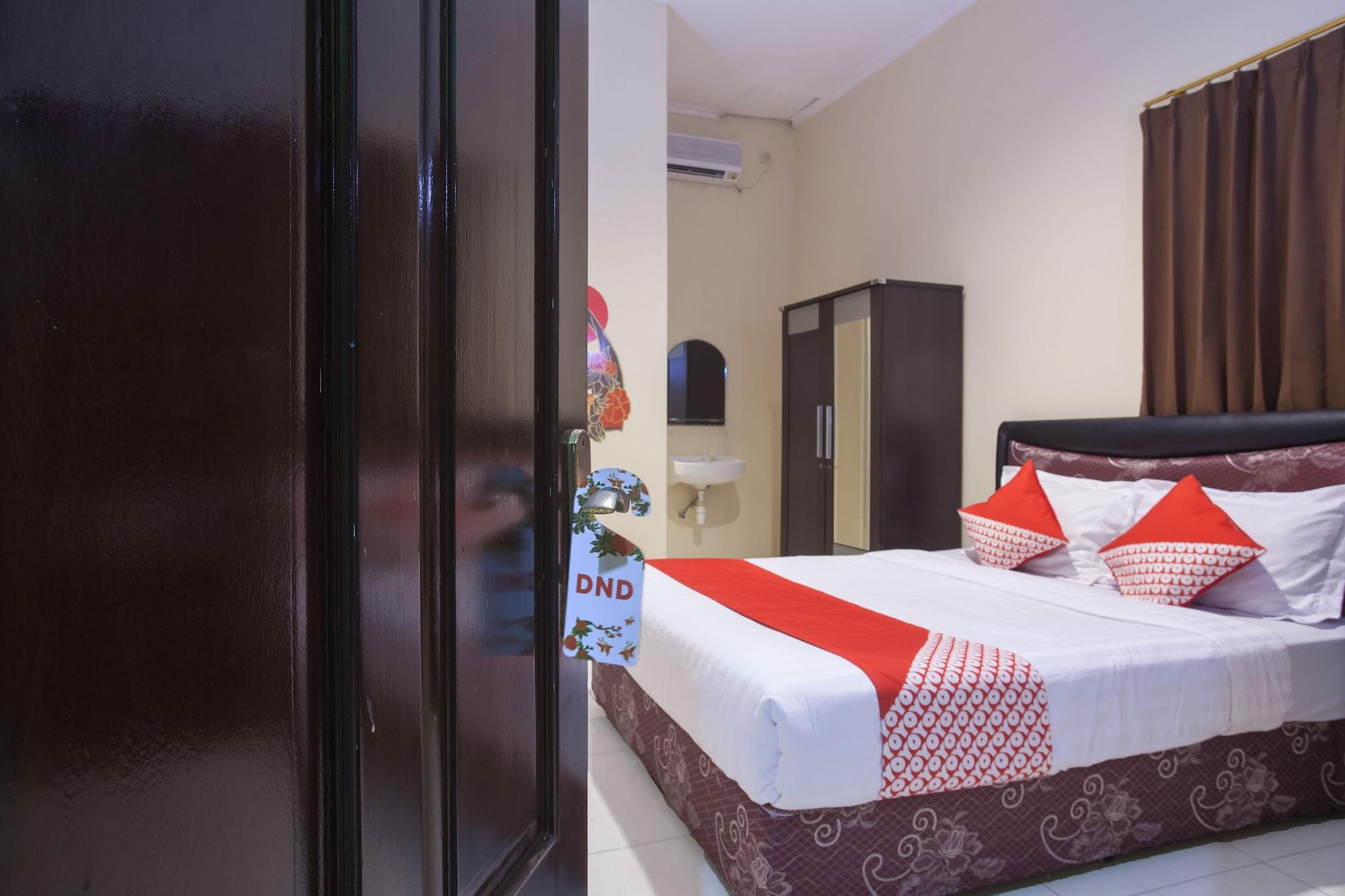 Reddoorz At Graha 99 Simomulyo Hotel Surabaya Kültér fotó