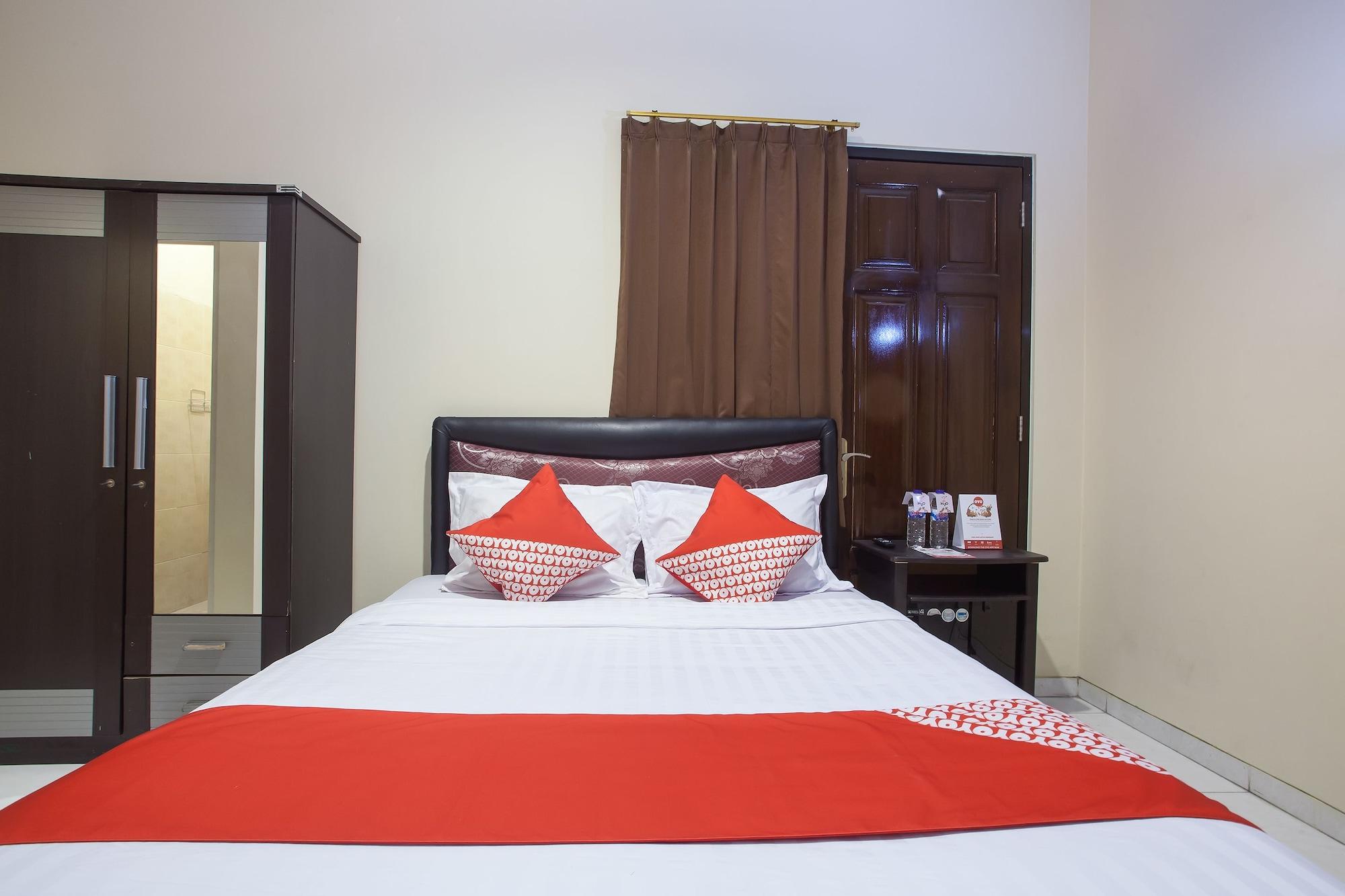 Reddoorz At Graha 99 Simomulyo Hotel Surabaya Kültér fotó