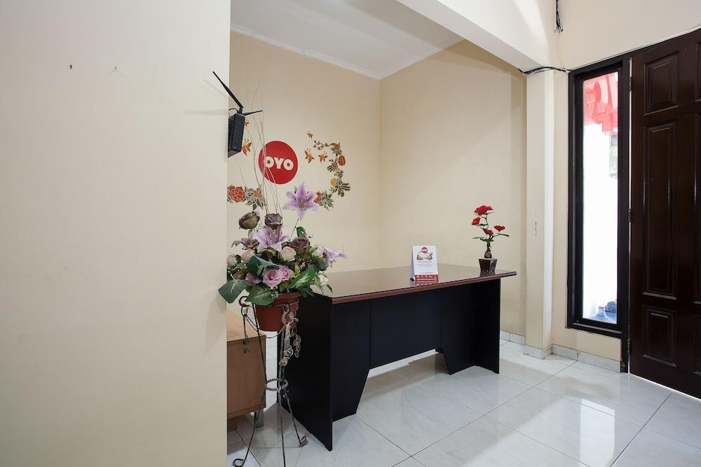 Reddoorz At Graha 99 Simomulyo Hotel Surabaya Kültér fotó