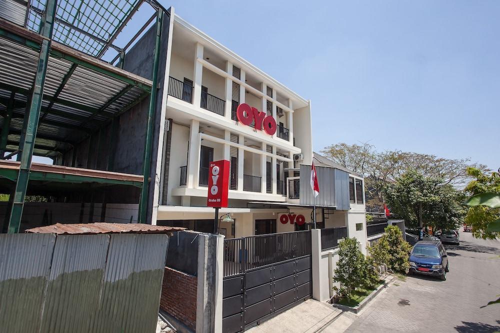 Reddoorz At Graha 99 Simomulyo Hotel Surabaya Kültér fotó