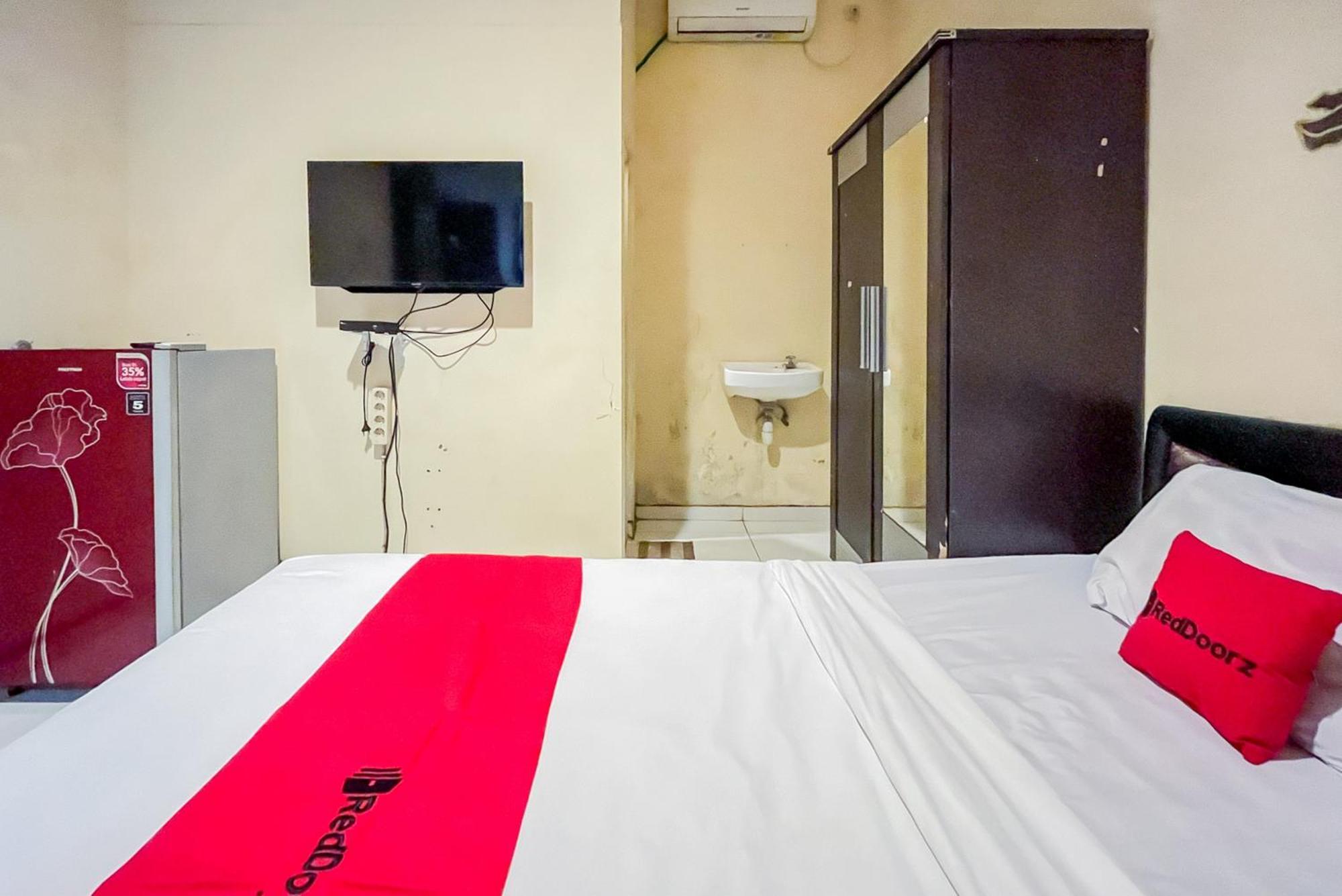 Reddoorz At Graha 99 Simomulyo Hotel Surabaya Kültér fotó