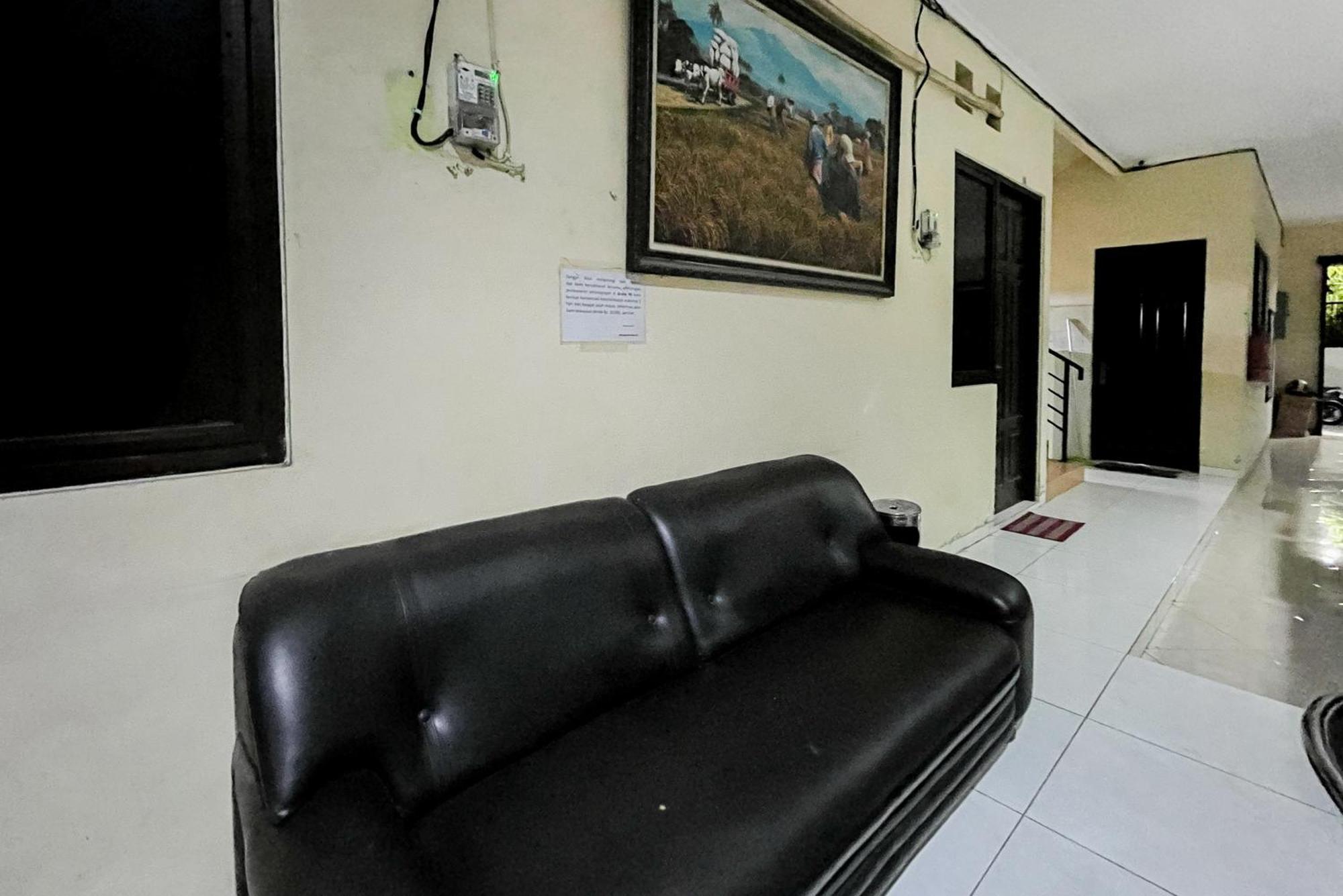 Reddoorz At Graha 99 Simomulyo Hotel Surabaya Kültér fotó