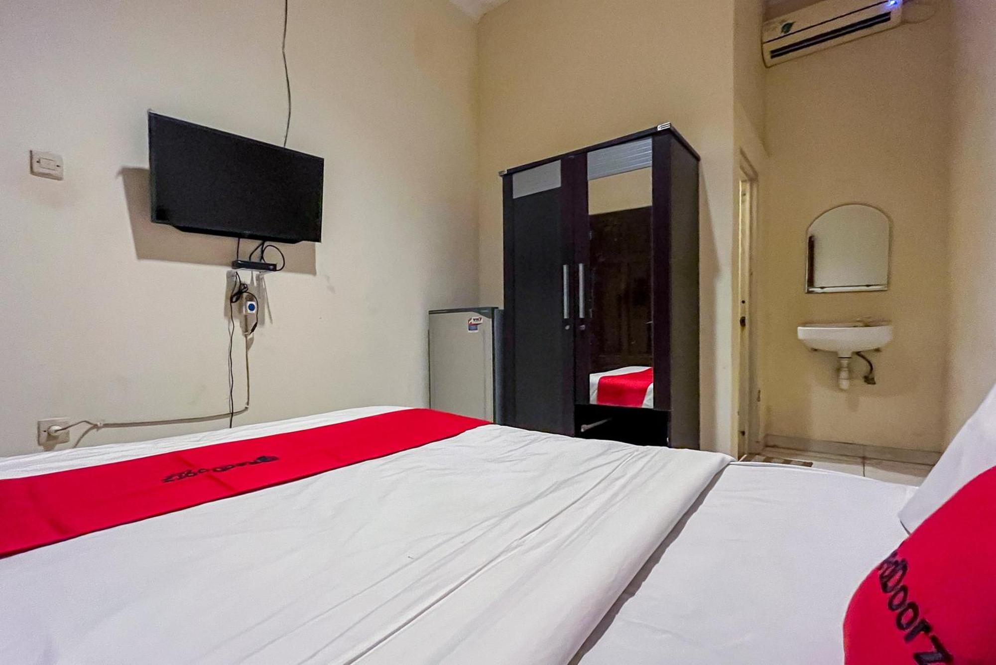 Reddoorz At Graha 99 Simomulyo Hotel Surabaya Kültér fotó